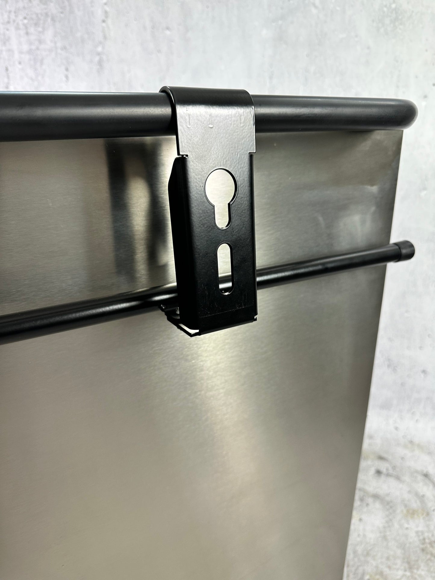 Soporte Externo para Barra de Silla Alfako