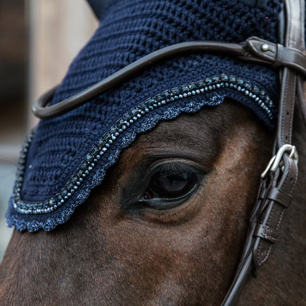 Ear Bonnets Kentucky Fly Veil Wellington Stone & Pearl detalle 4