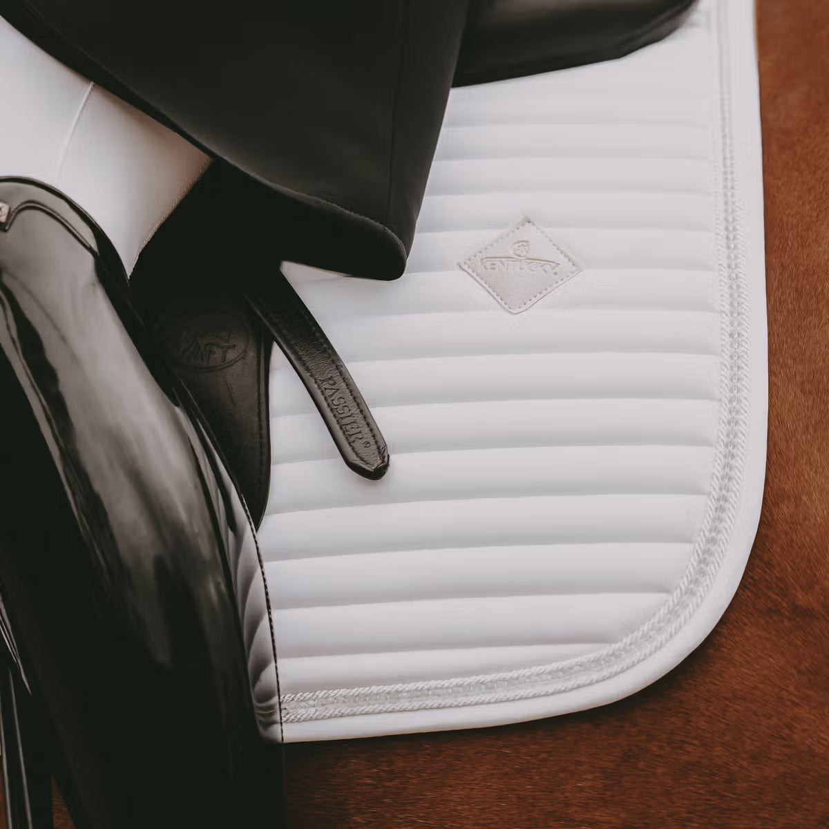 Manta para caballo Kentucky Saddle Pad Pearls Dressage detalle 7