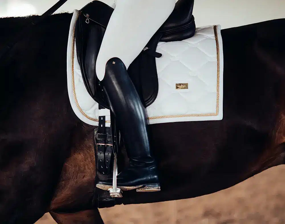 Mantilla de Doma White Perfection Gold Equestrian Stockholm-Rincón del Valle