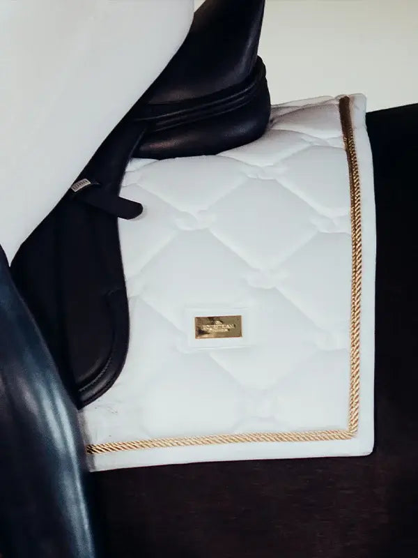 Mantilla de Doma White Perfection Gold Equestrian Stockholm-Rincón del Valle