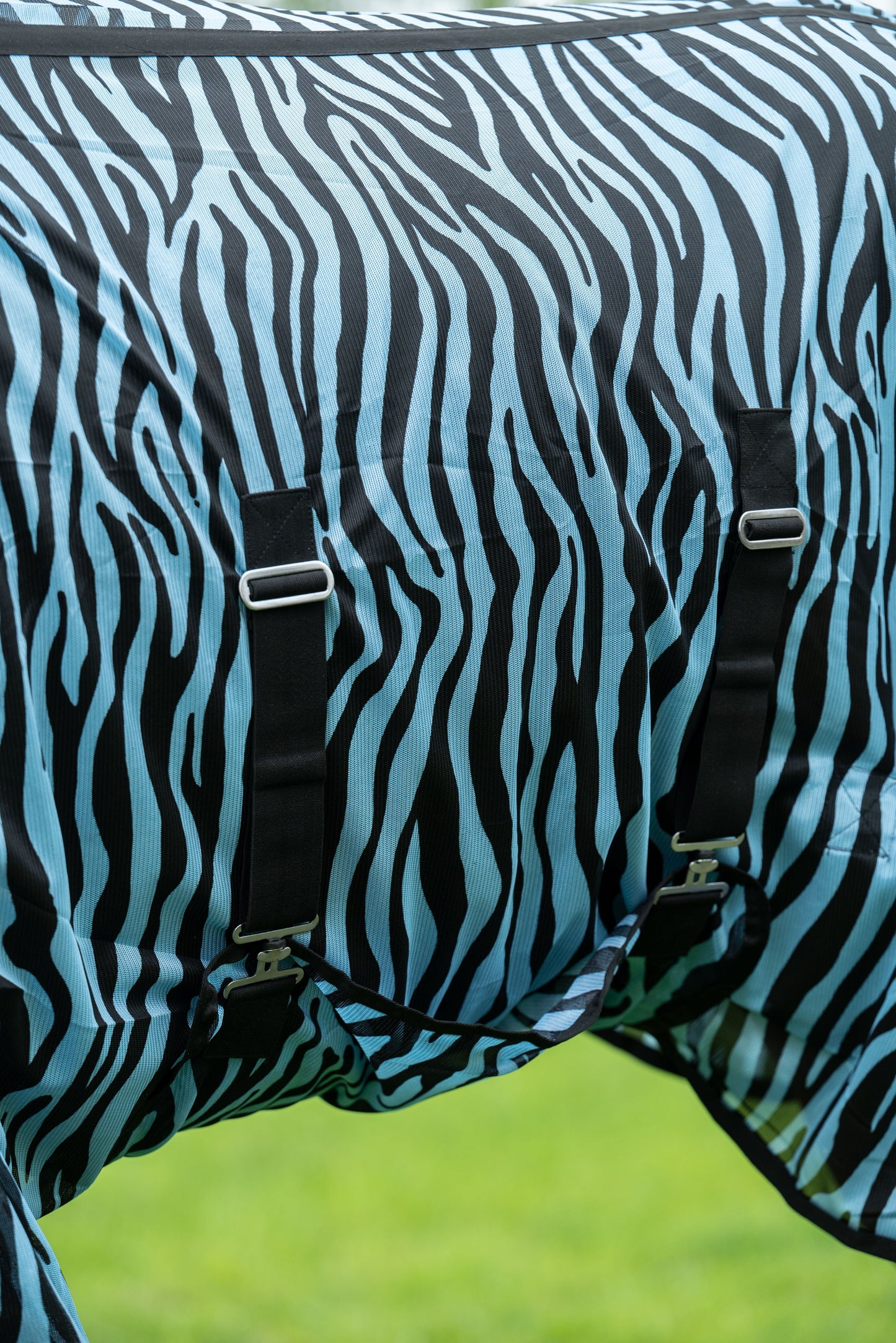 Manta para caballo HKM Combo Fly Rug Zebra Aqua detalle 6
