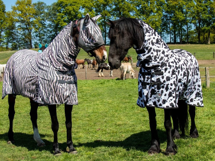 Manta para caballo HKM Fly Rug Combo Cow detalle 3