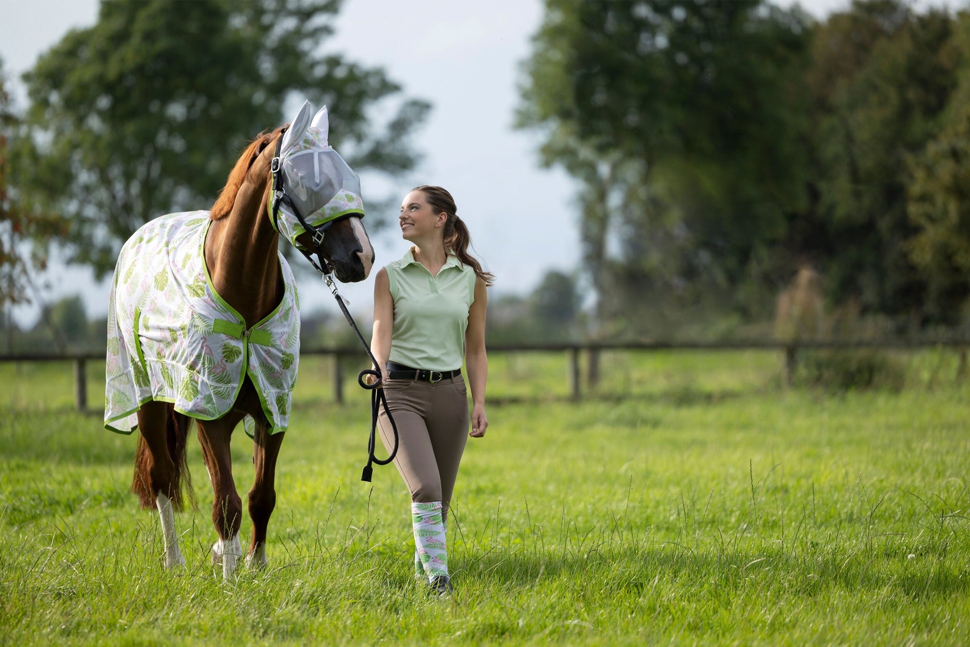 Manta para caballo HKM Fly Rug Flamingo detalle 4