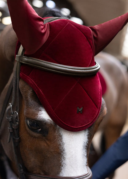 Producto ecuestre Maximilian Equestrian Velvet Ear Bonnet (Ruby) detalle 3
