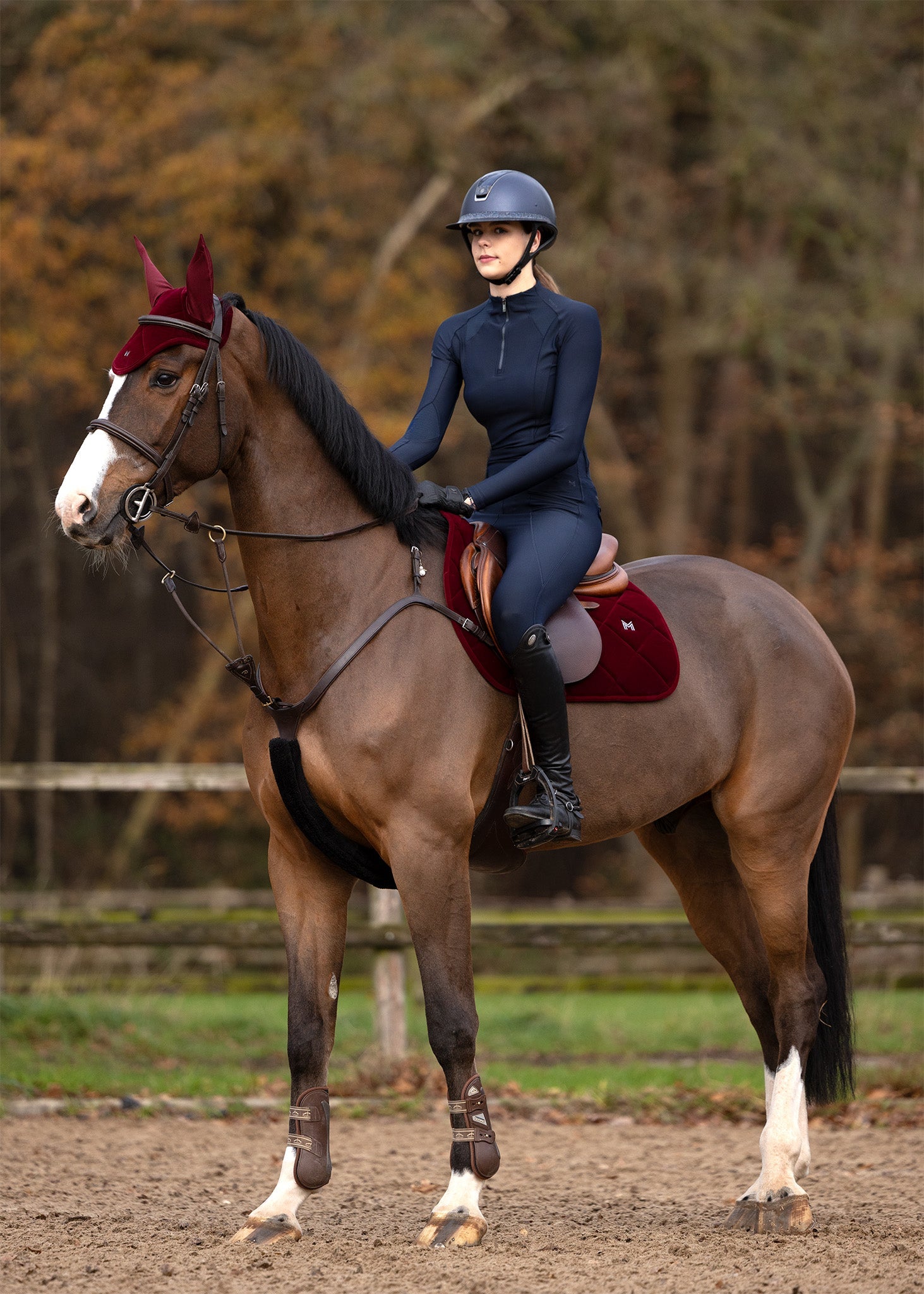 Producto ecuestre Maximilian Equestrian Velvet Jumping Saddle Pad (Ruby) detalle 4