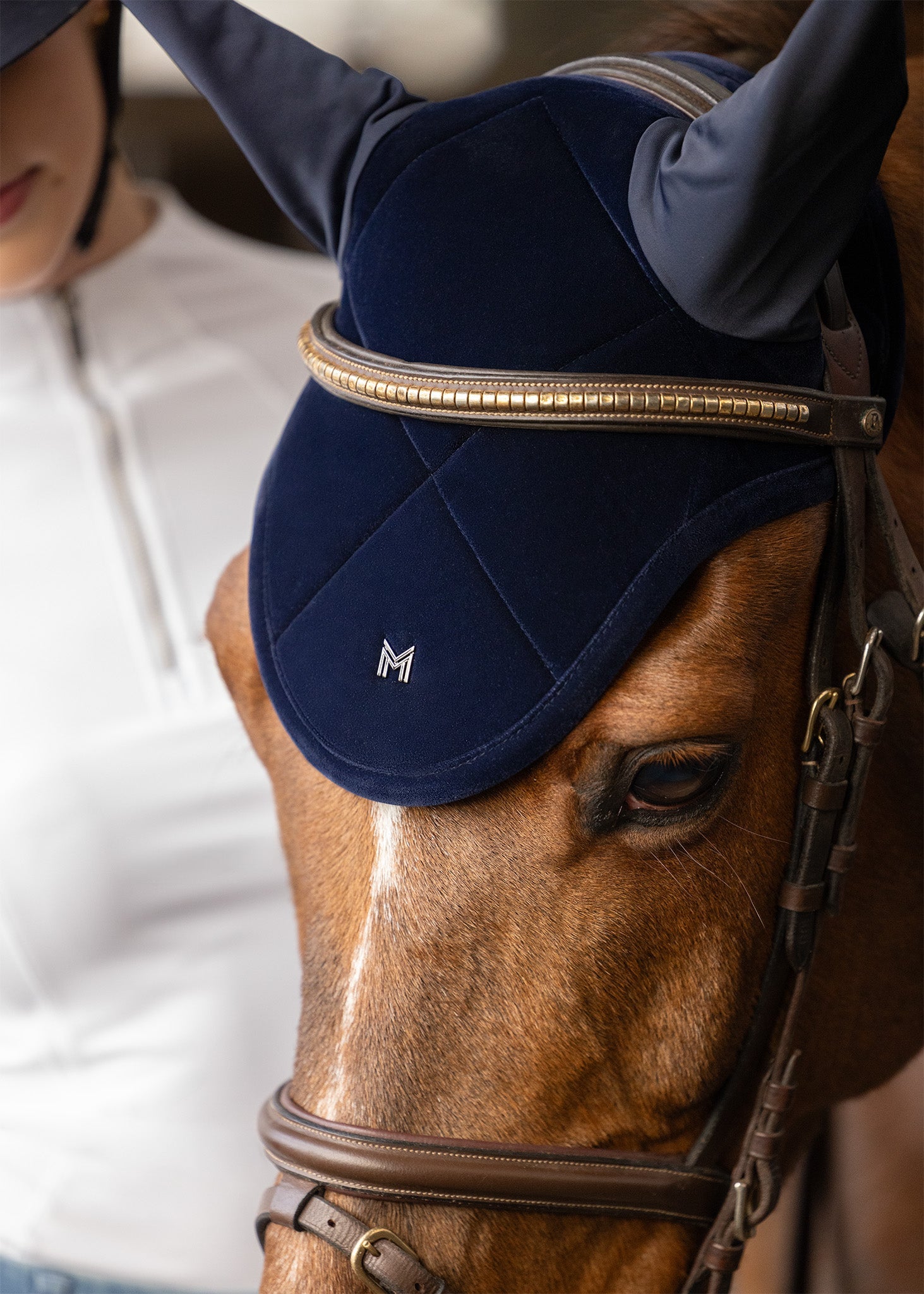 Producto ecuestre Maximilian Equestrian Velvet Ear Bonnet (Sapphire) detalle 3