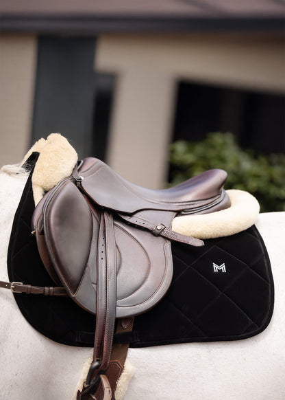 Producto ecuestre Maximilian Equestrian Velvet Jumping Saddle Pad (Black) detalle 2