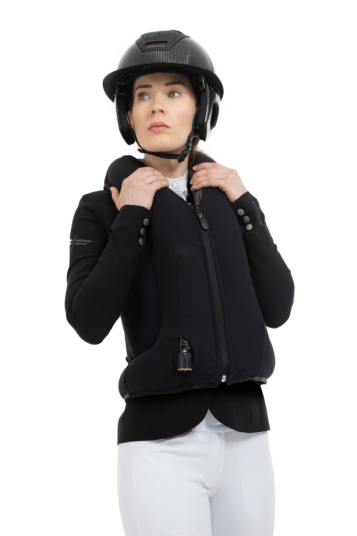 Chaleco airbag Freejump negro cerrado, jinete con casco