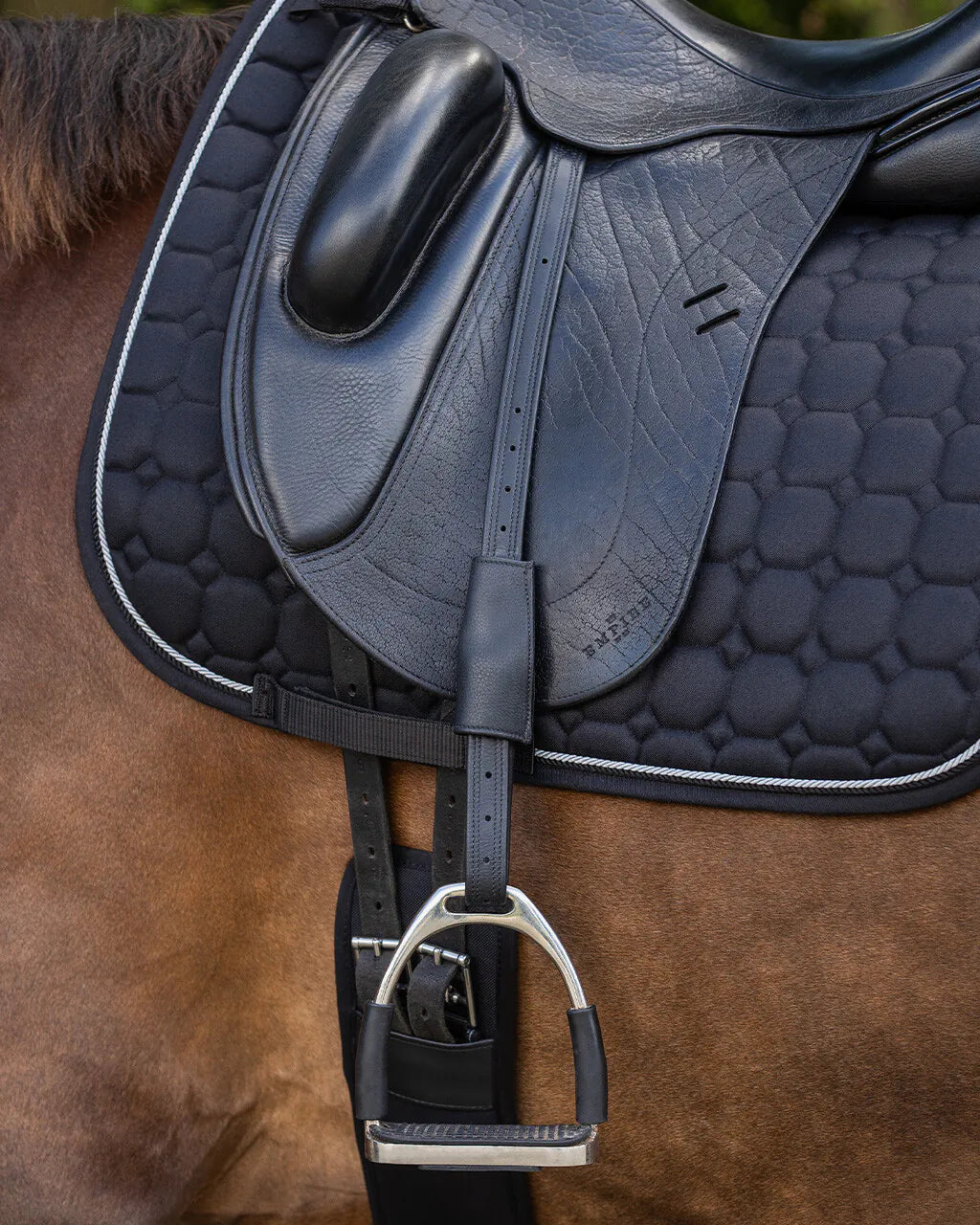 Estribo Stirrup cuero mono QHP para equitación - vista 6