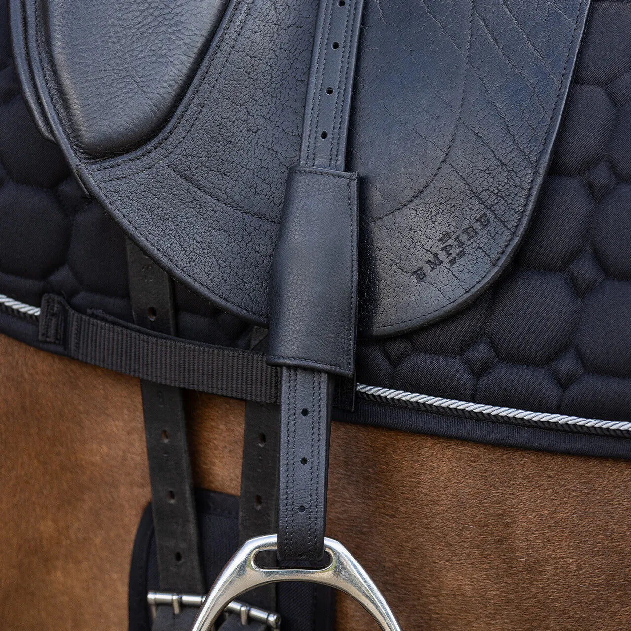 Estribo Stirrup cuero mono QHP para equitación - vista 8