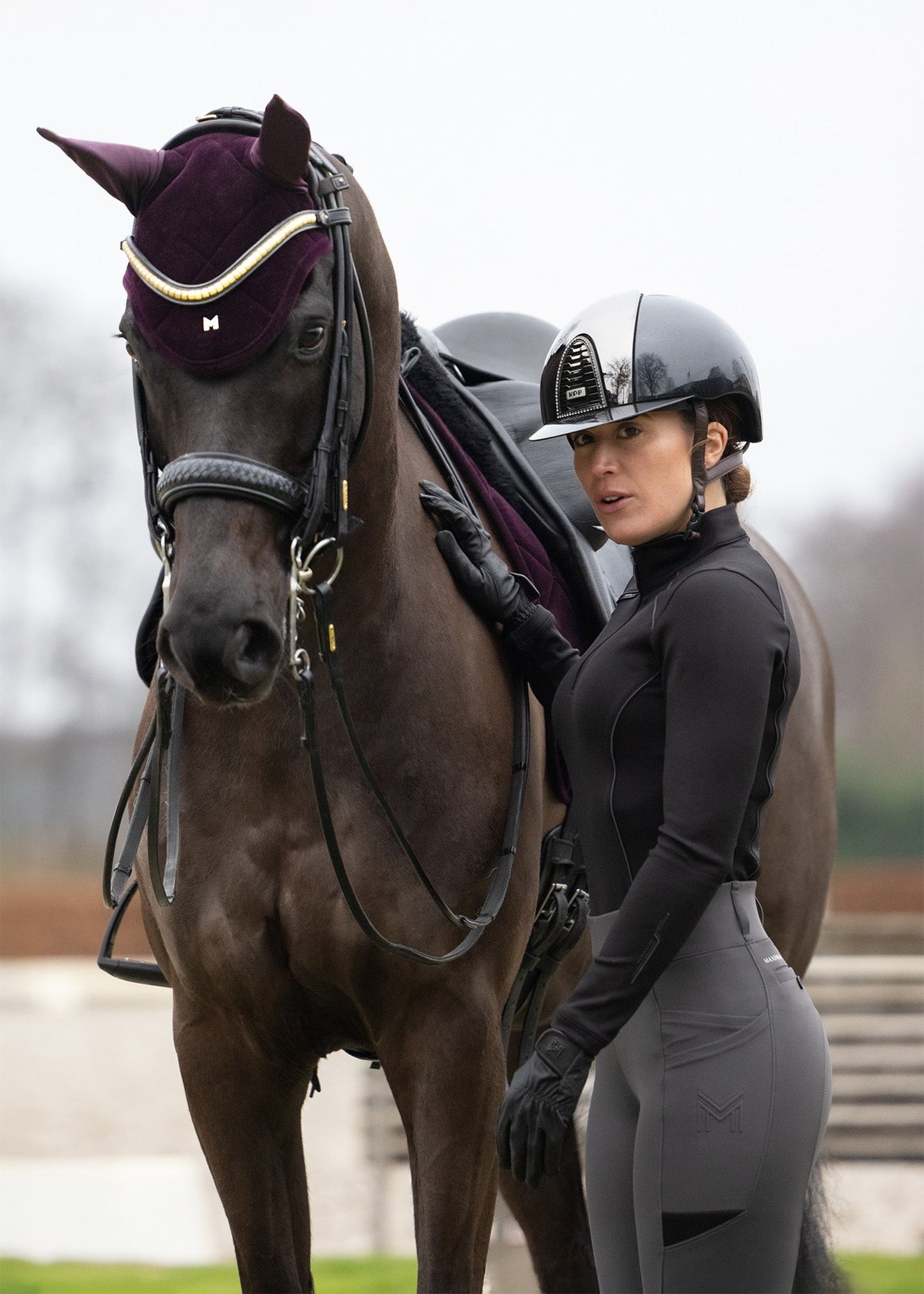 Producto ecuestre Maximilian Equestrian Velvet Ear Bonnet (Amethyst) detalle 4