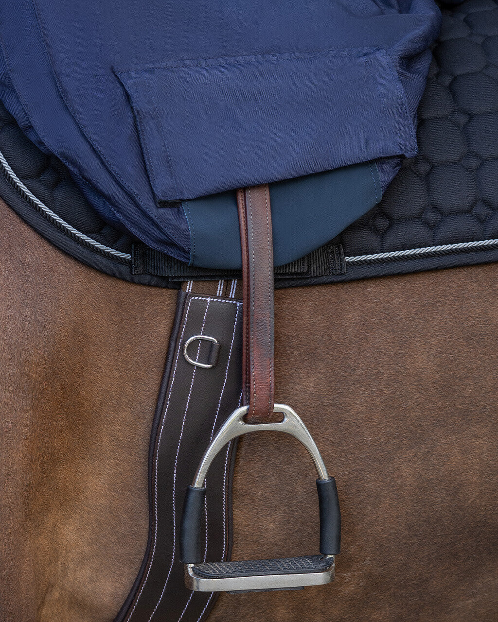 Accesorio ecuestre Silla cover extra QHP para equitación - vista 3