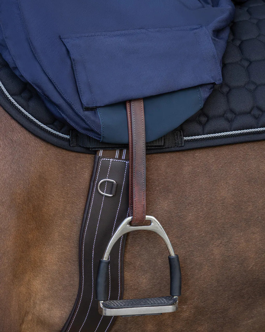 Accesorio ecuestre Silla cover extra QHP para equitación - vista 4