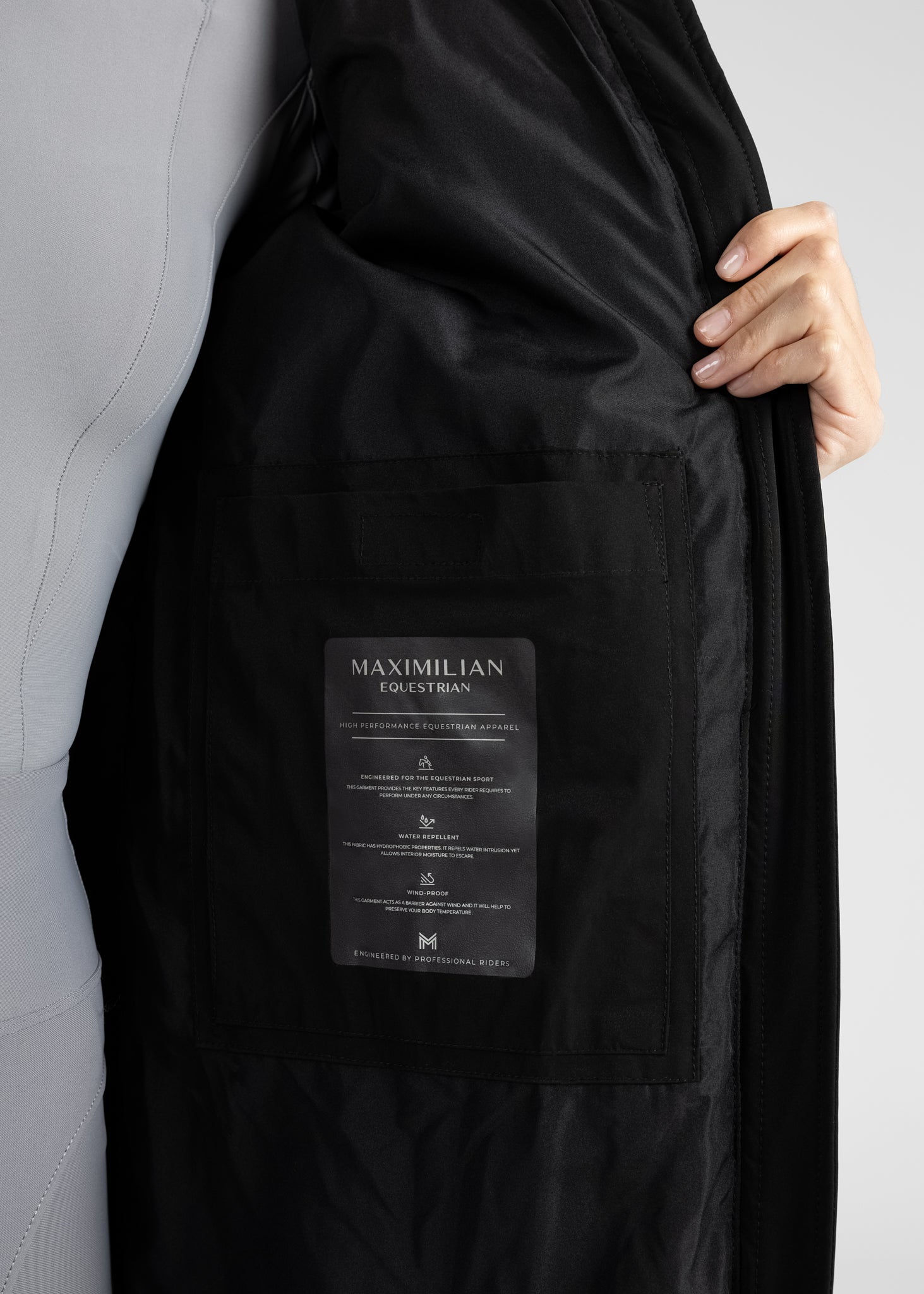 Camiseta técnica Maximilian Equestrian Global Puffer Jacket (Black) detalle 14
