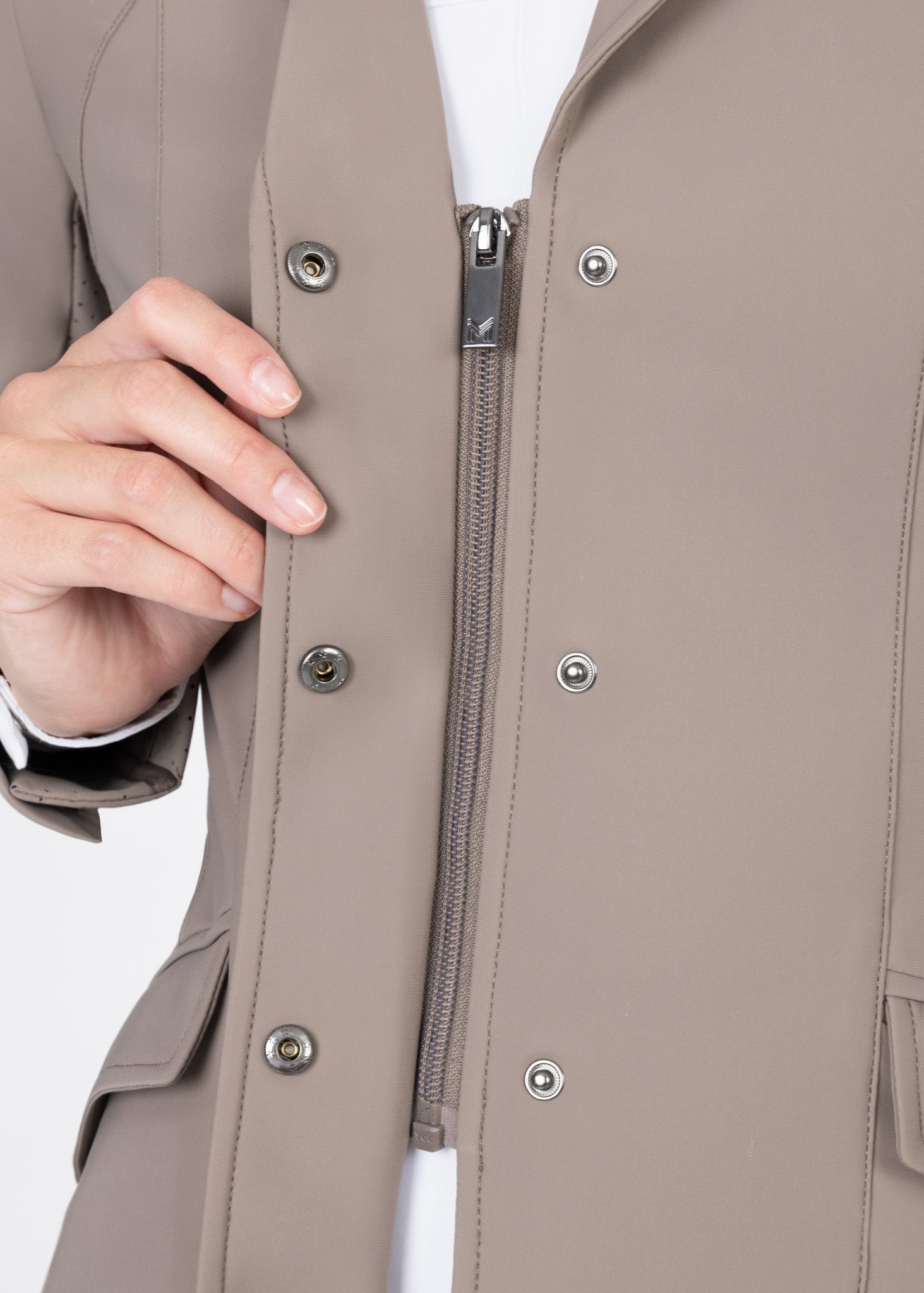 Producto ecuestre Maximilian Equestrian Aura Show Jacket (Taupe) detalle 8