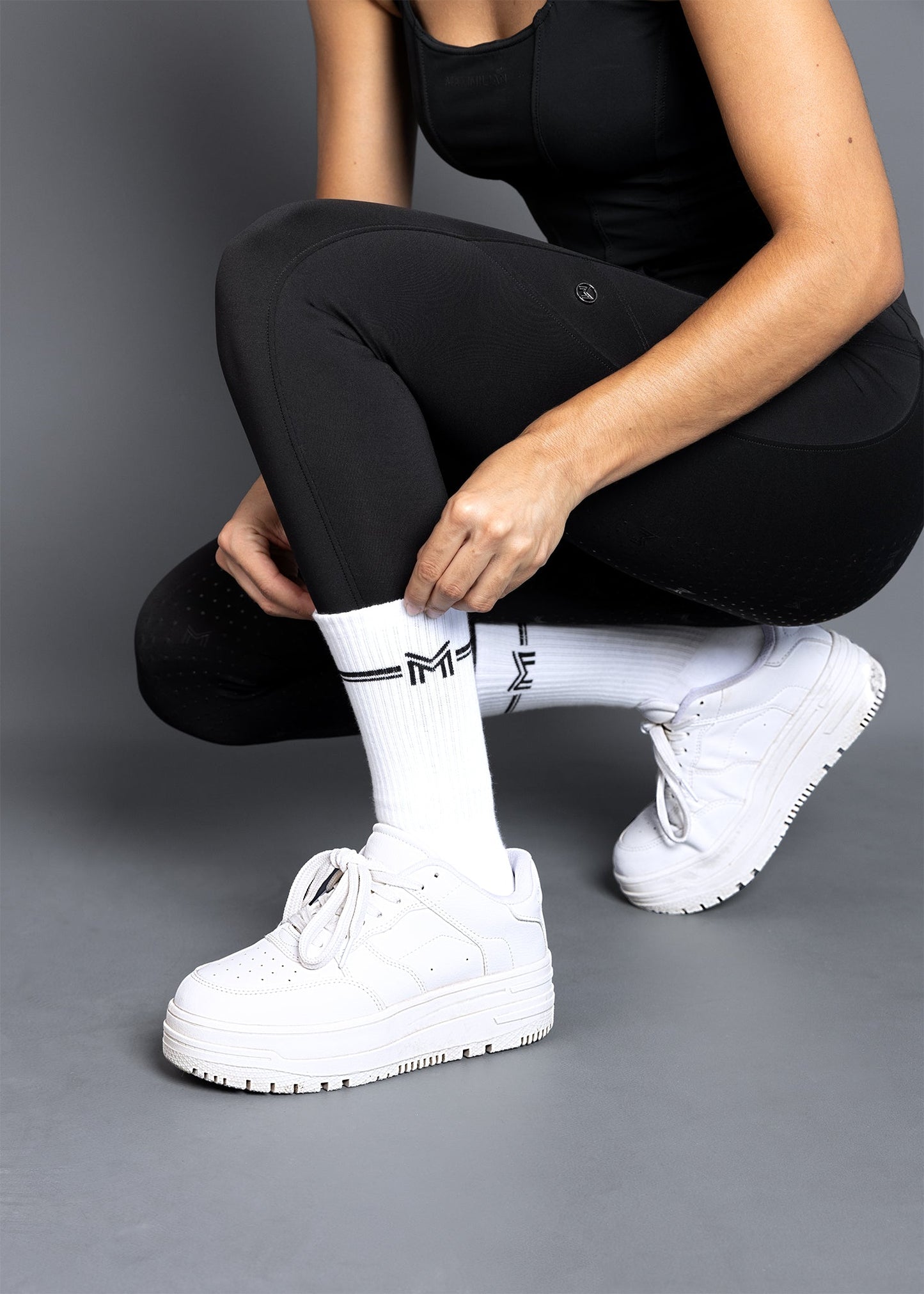Producto ecuestre Maximilian Equestrian Rise Sports Socks (White) detalle 5