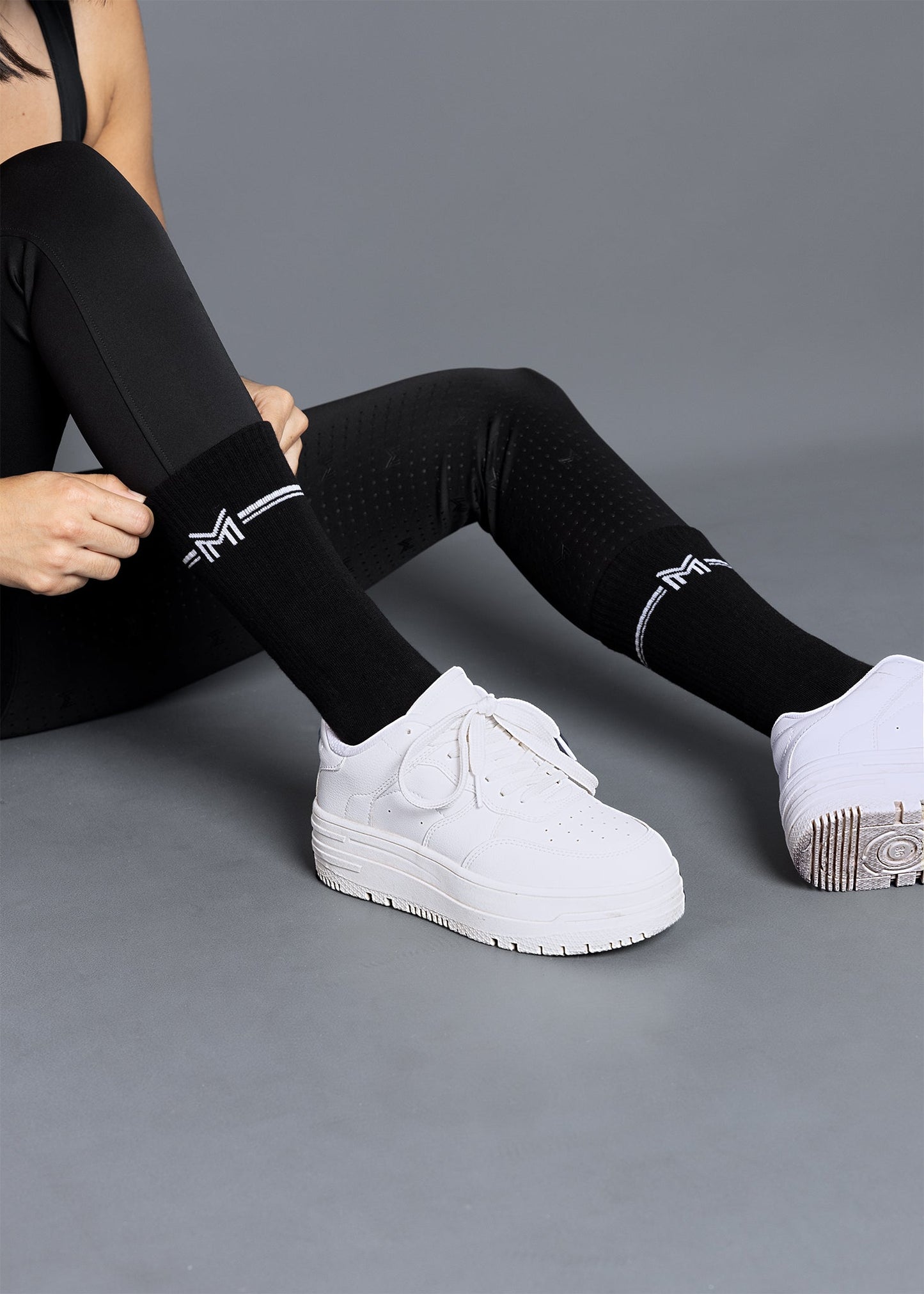 Producto ecuestre Maximilian Equestrian Rise Sports Socks (Black) detalle 4