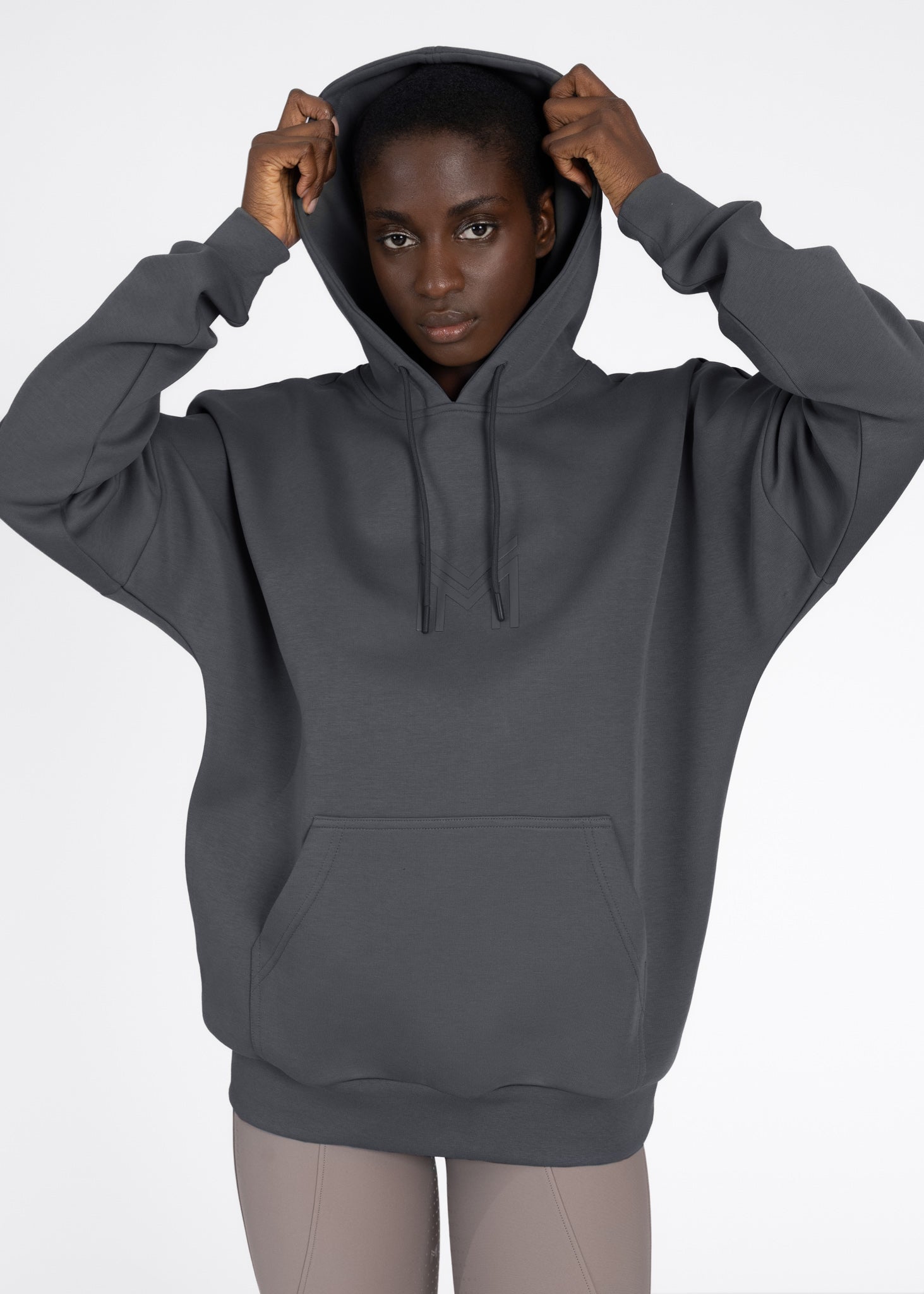 Producto ecuestre Maximilian Equestrian Women Icon Oversized Hoodie (Graphite) vista principal