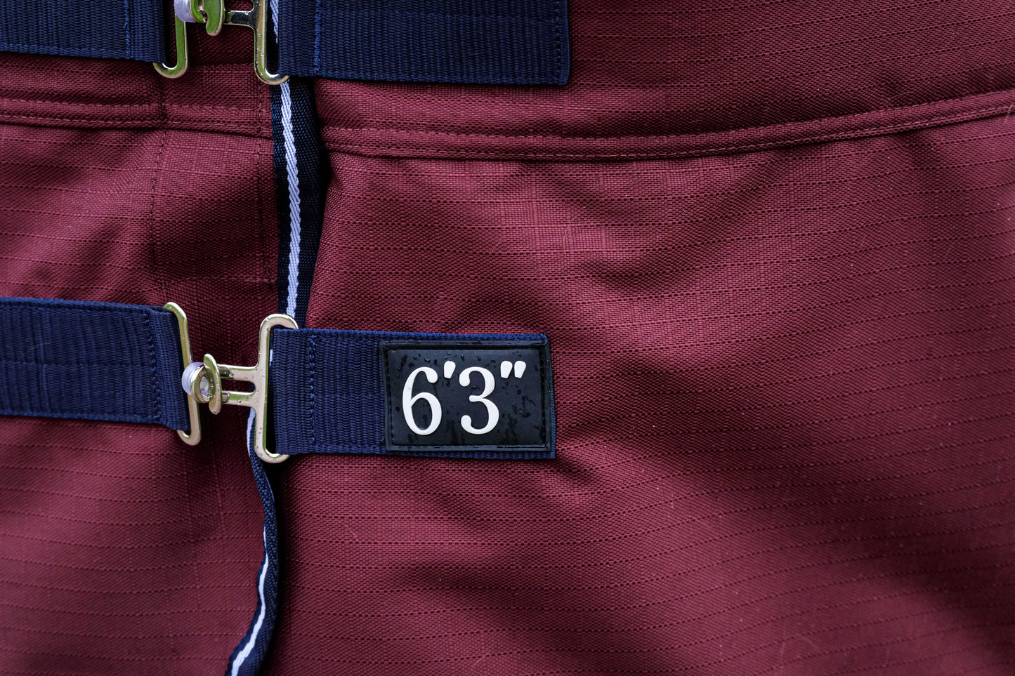 Manta para caballo Equi-Theme Tyrex 1200D Turnout Rug with High Neck Burgundy detalle 5
