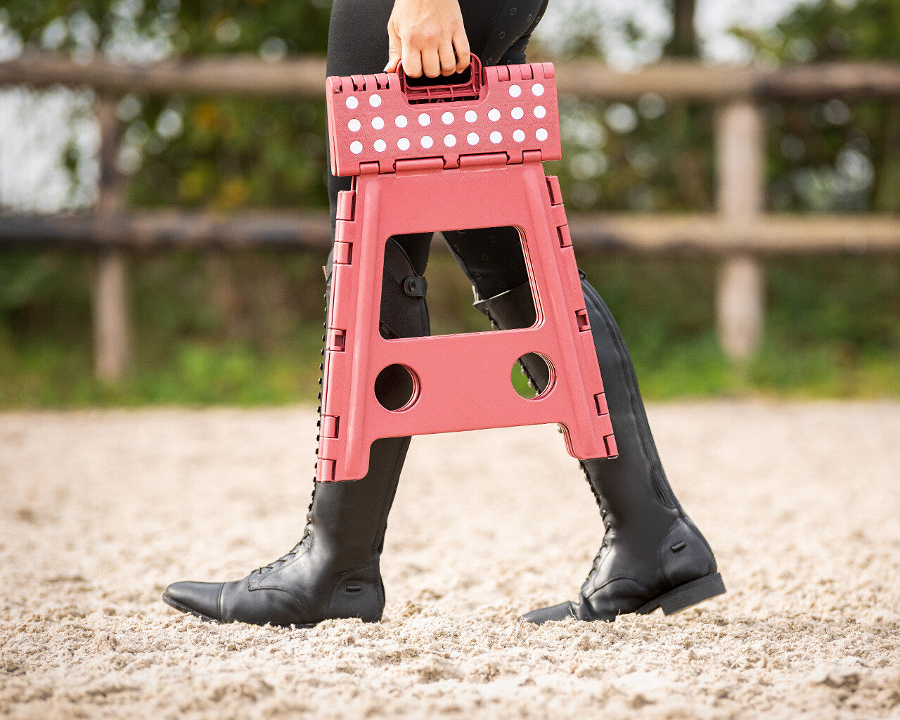 Step-up stool QHP para equitación