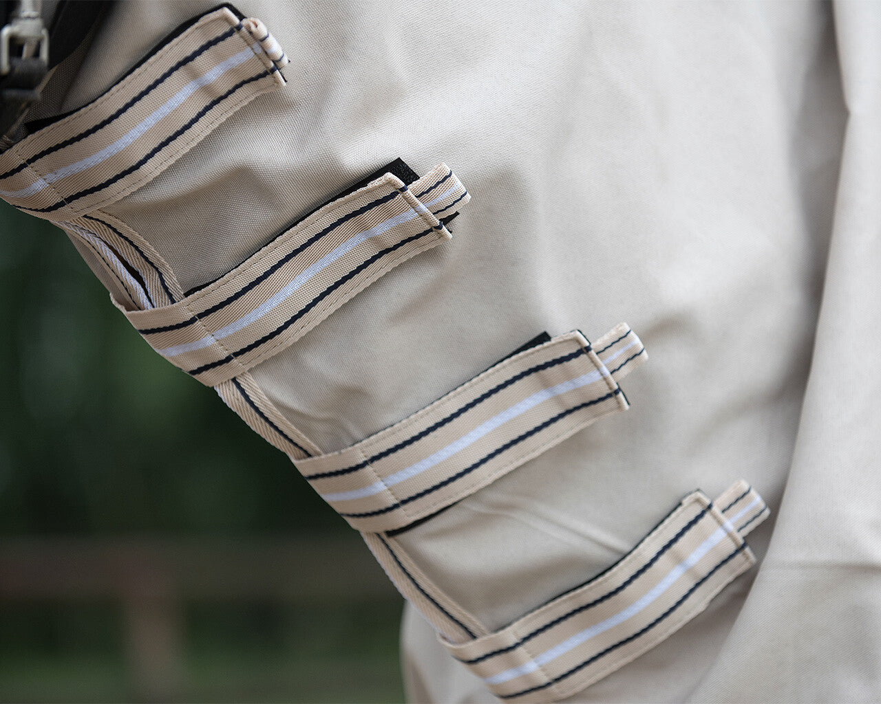 Mantas exteriores Eczema rug hoodie QHP para equitación - vista 2