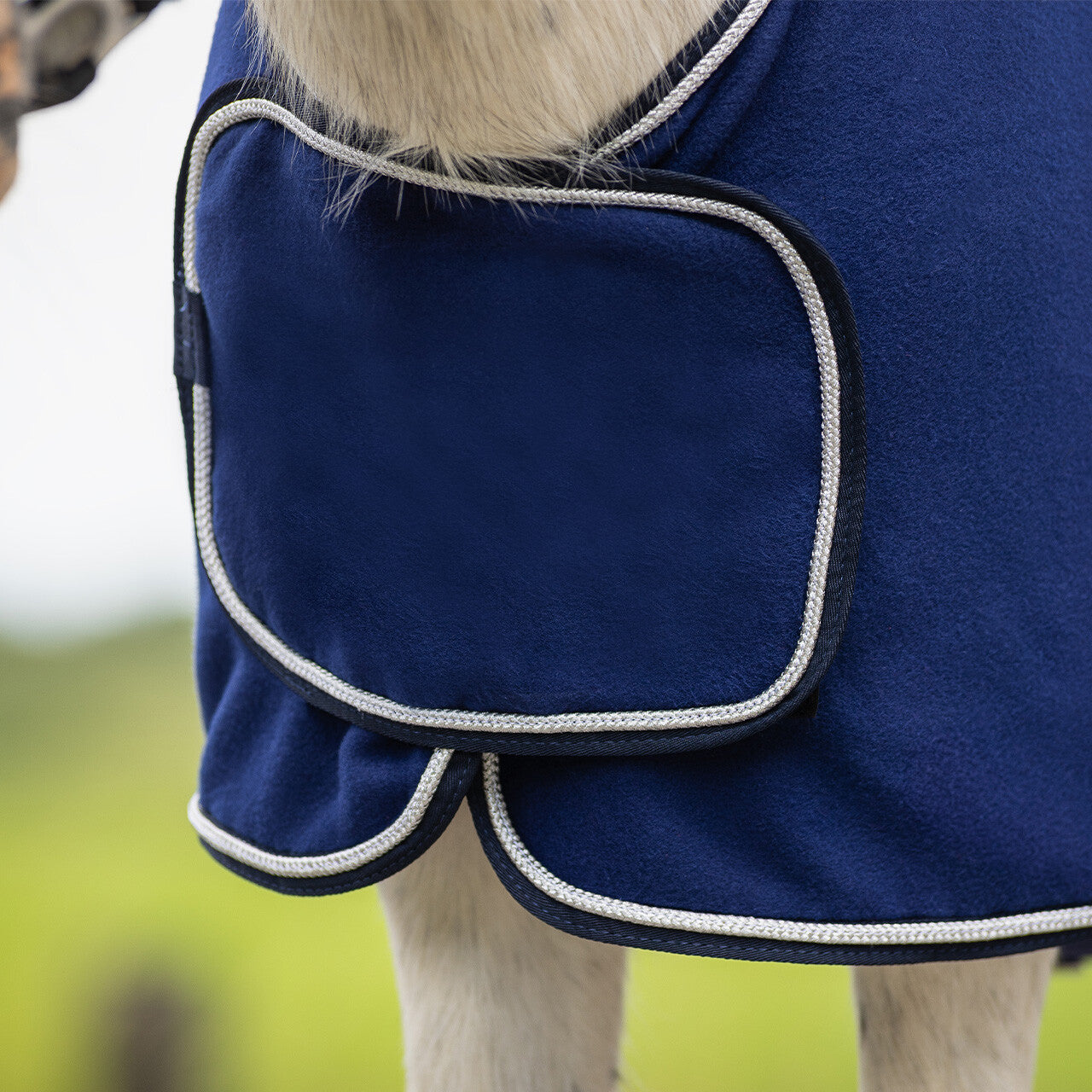 Manta caballo forro polar rug con ornament falabella QHP