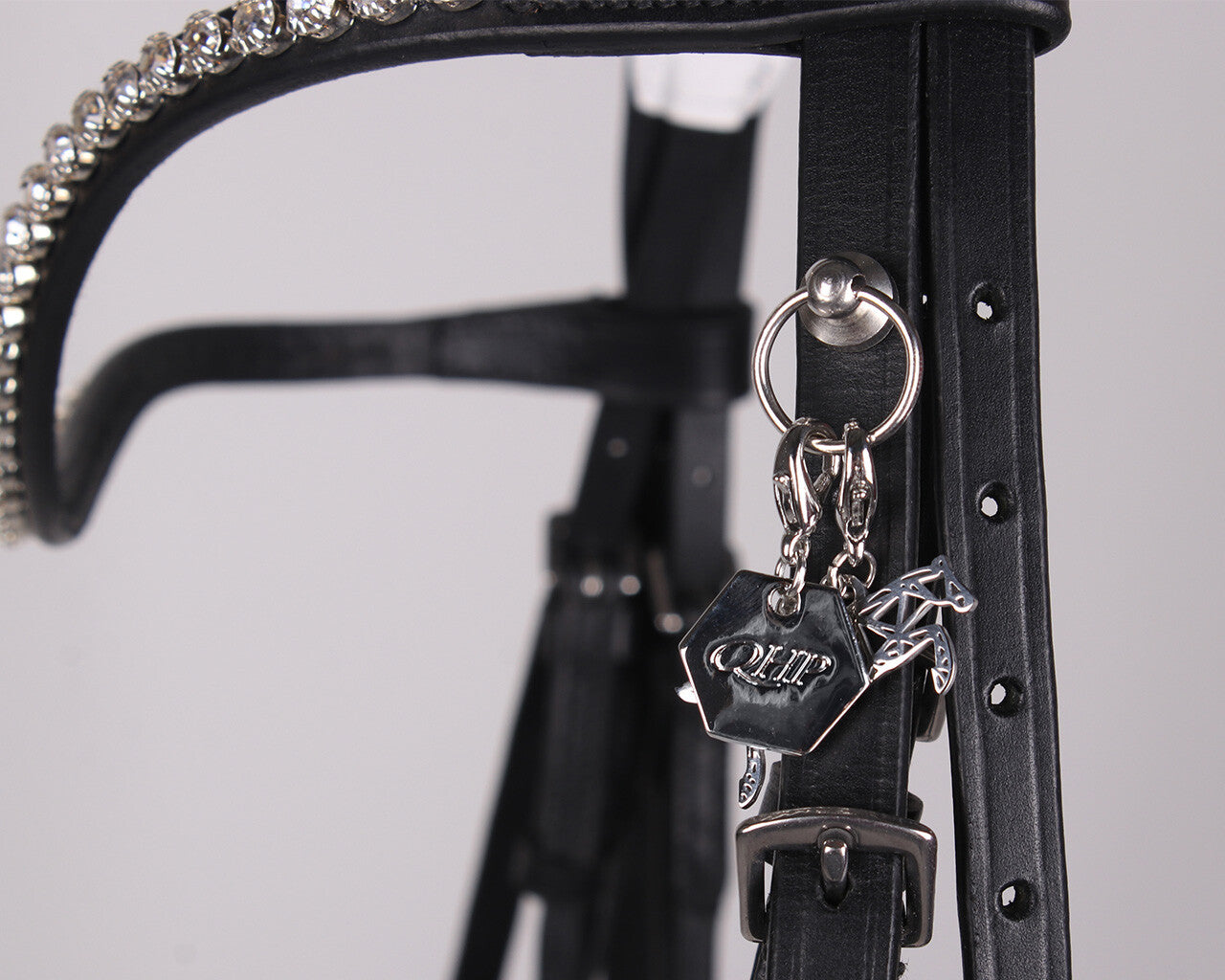 Cabezada inglesa Attachment system para Cabezada inglesa charms QHP para equitación