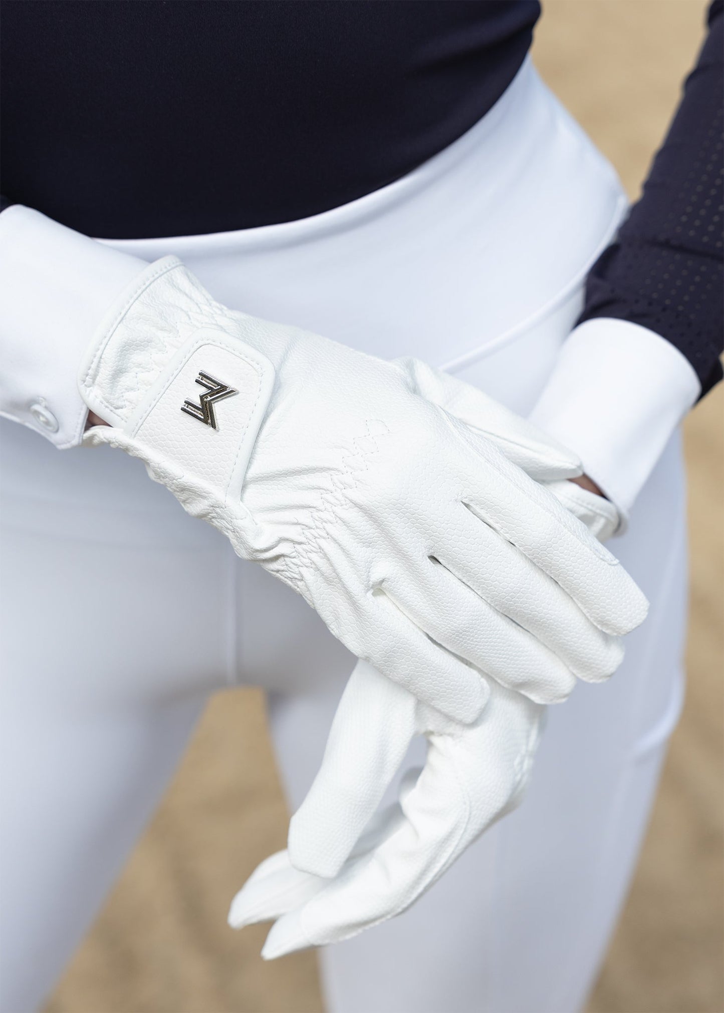 Producto ecuestre Maximilian Equestrian Emblem Riding Gloves (White) vista principal
