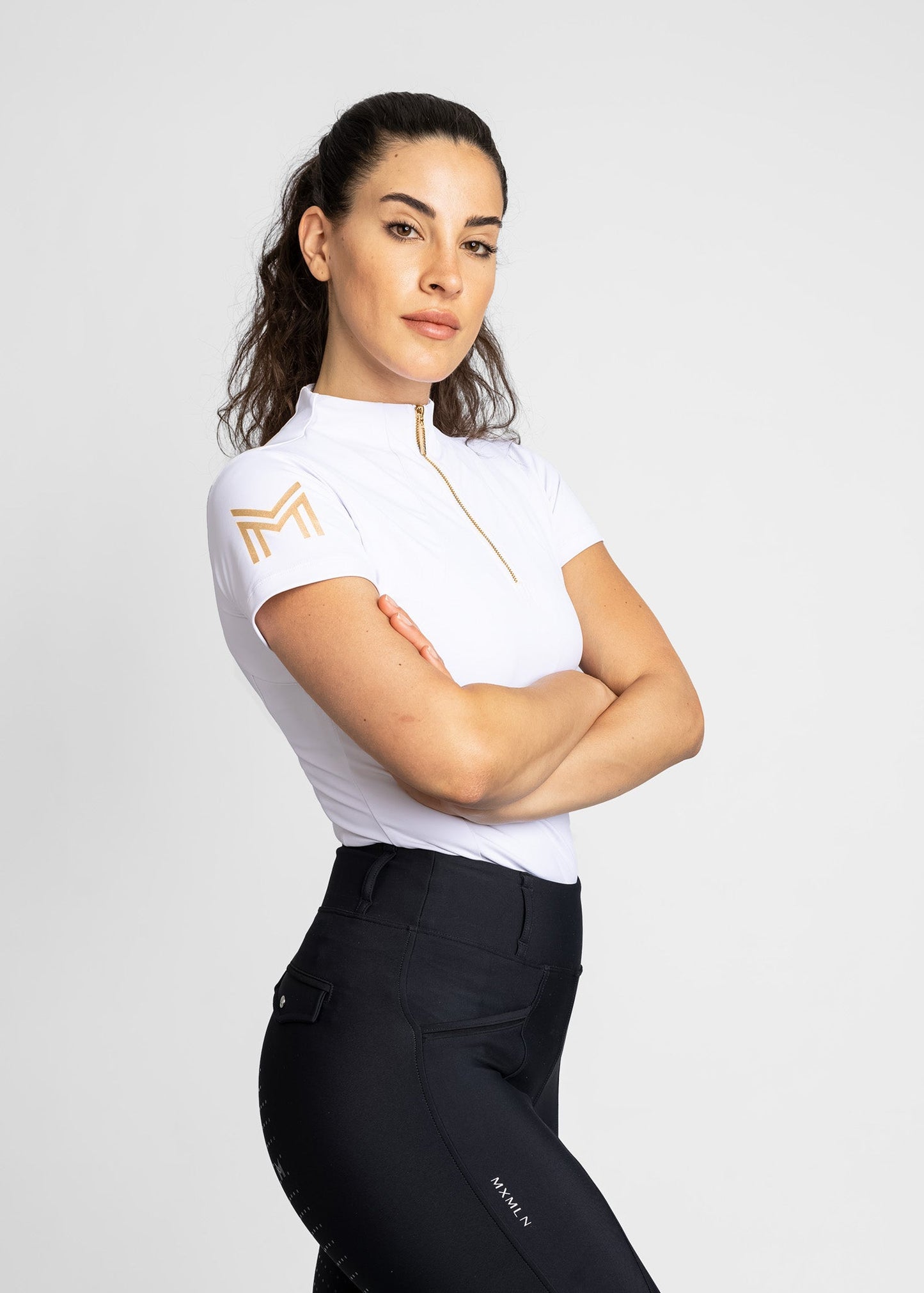 Camiseta técnica Maximilian Equestrian Short Sleeve ropa técnica (White/Gold) vista principal