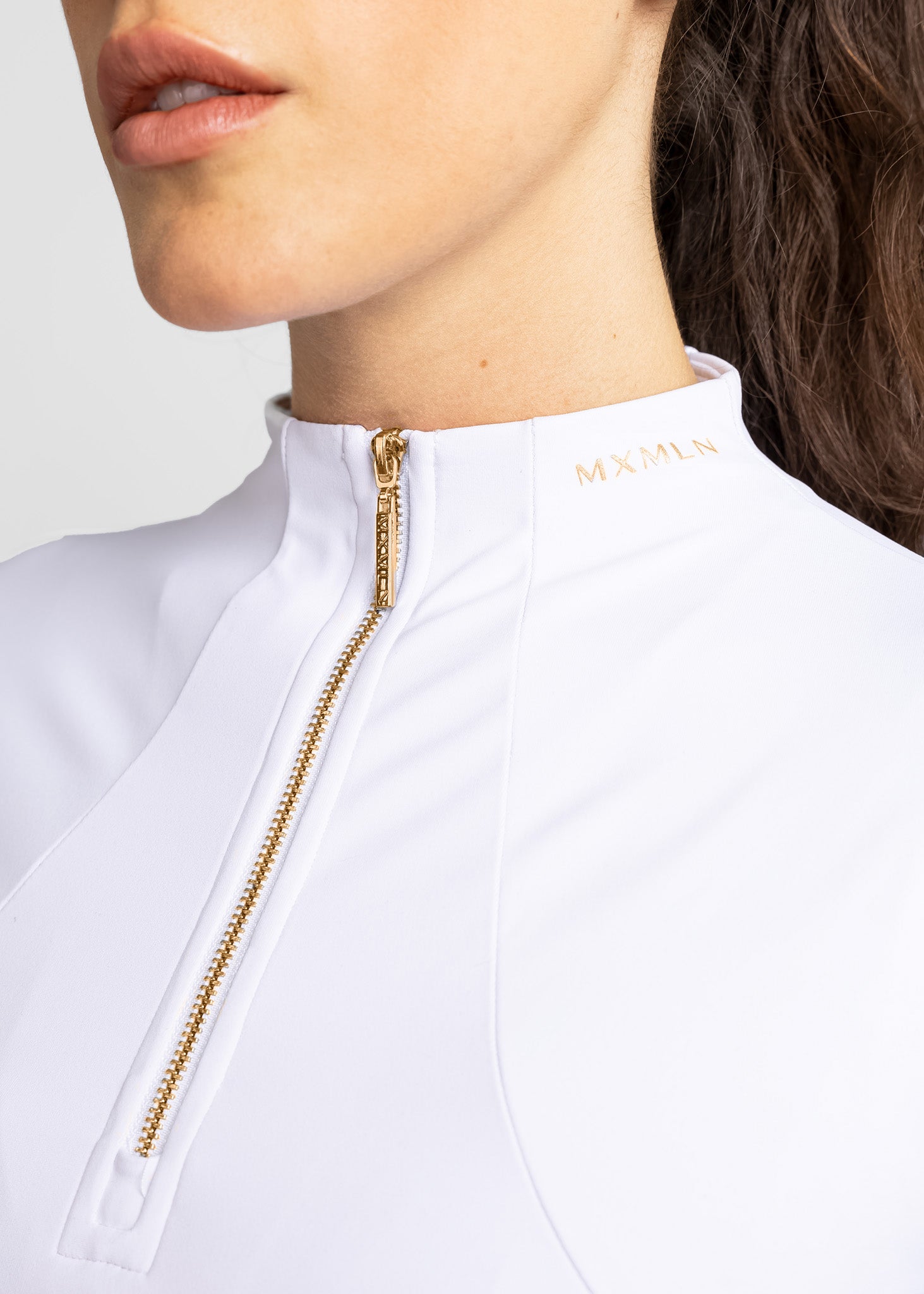 Camiseta técnica Maximilian Equestrian Short Sleeve ropa técnica (White/Gold) detalle 4