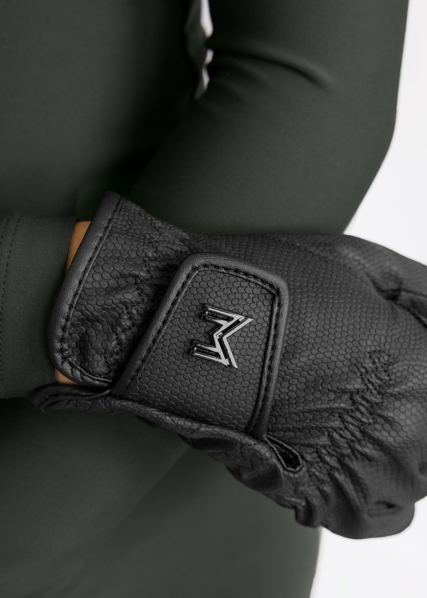 Producto ecuestre Maximilian Equestrian Emblem Riding Gloves (Black) detalle 5