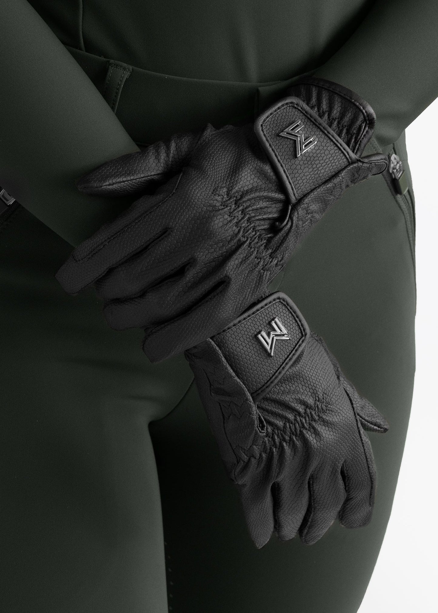 Producto ecuestre Maximilian Equestrian Emblem Riding Gloves (Black) vista principal