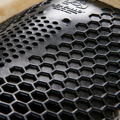 Compensador MF-S WFS con gamuza de oveja posterior, gel hexagonal, alza delantera Acavallo - Negro