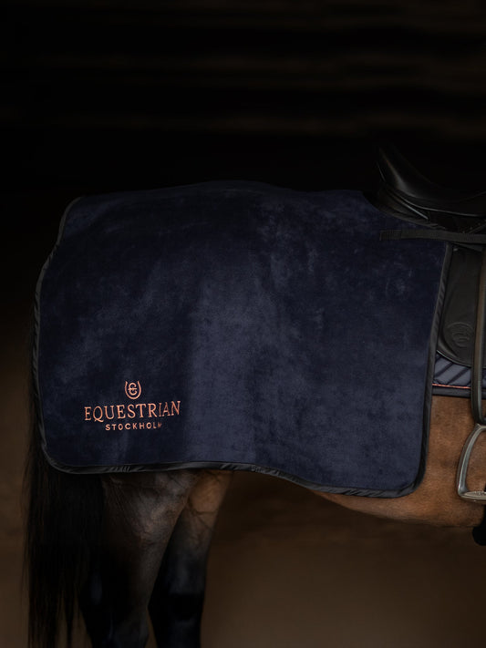 Manta para caballo Equestrian Stockholm Heavy Fleece Quarter manta Dark para equitación