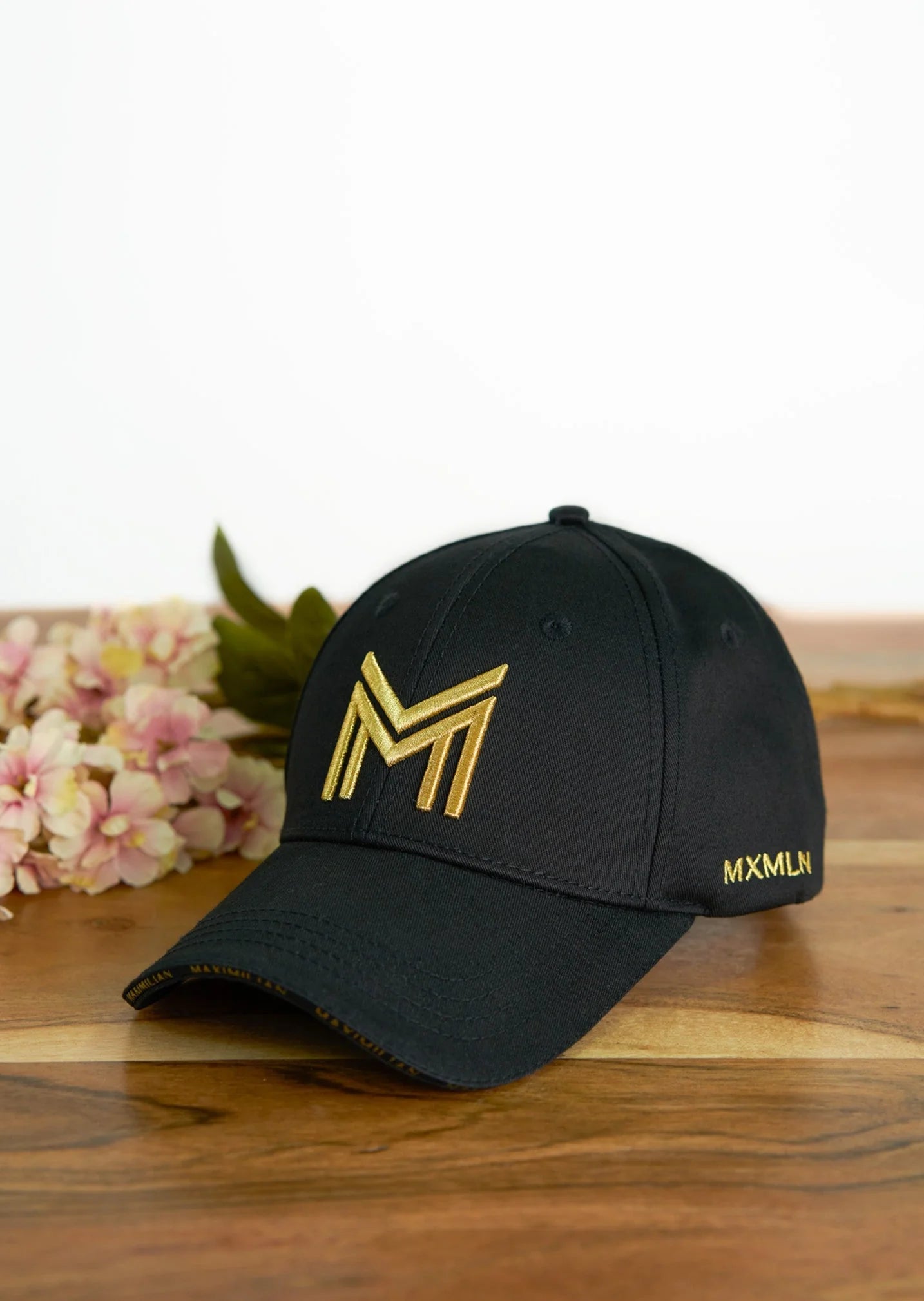 Gorra (Black/Gold)