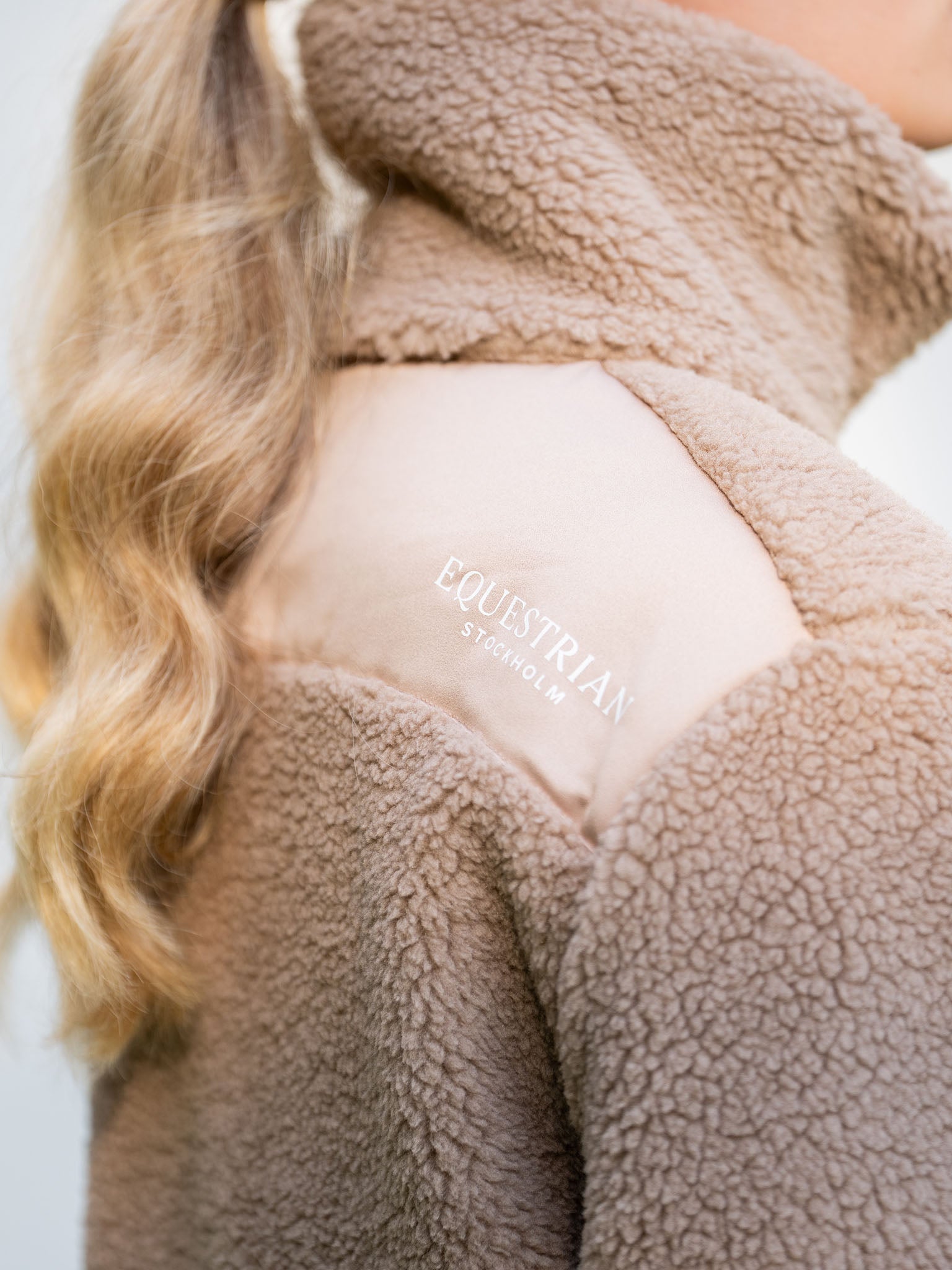 Teddy Fleece Jacket Equestrian Stockholm Teddy Fleece Jacket Sand detalle 6