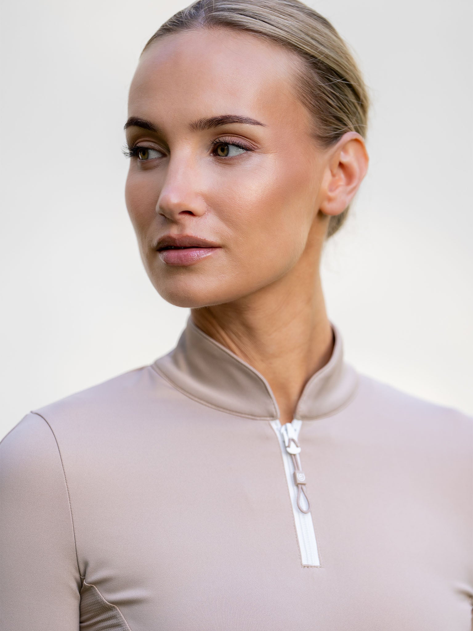 Camiseta técnica Equestrian Stockholm Power Top Sand detalle 7