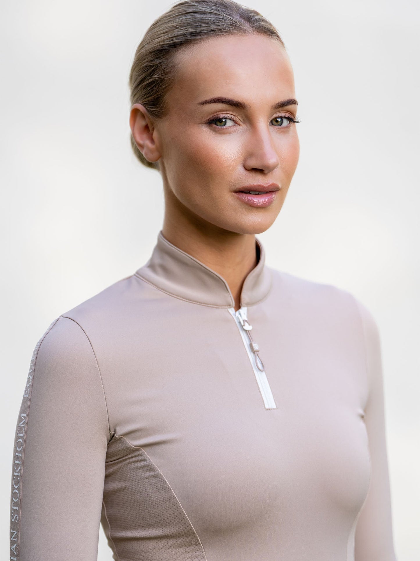Camiseta técnica Equestrian Stockholm Power Top Sand detalle 6
