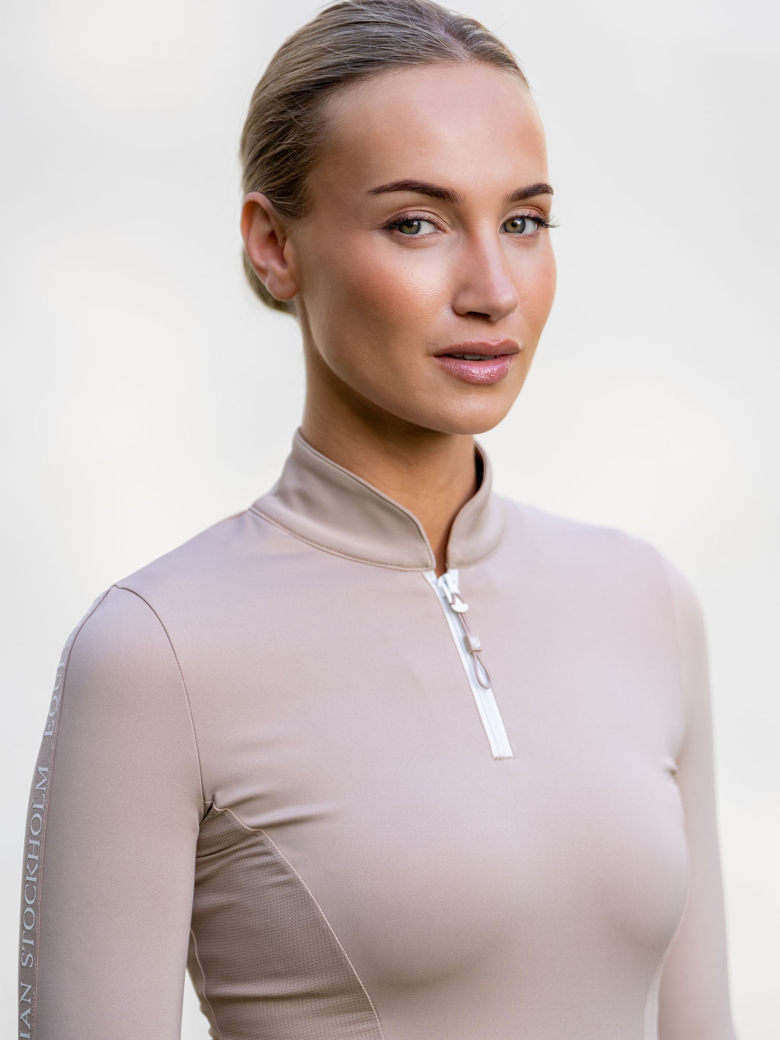 Camiseta técnica Equestrian Stockholm Power Top Sand detalle 6