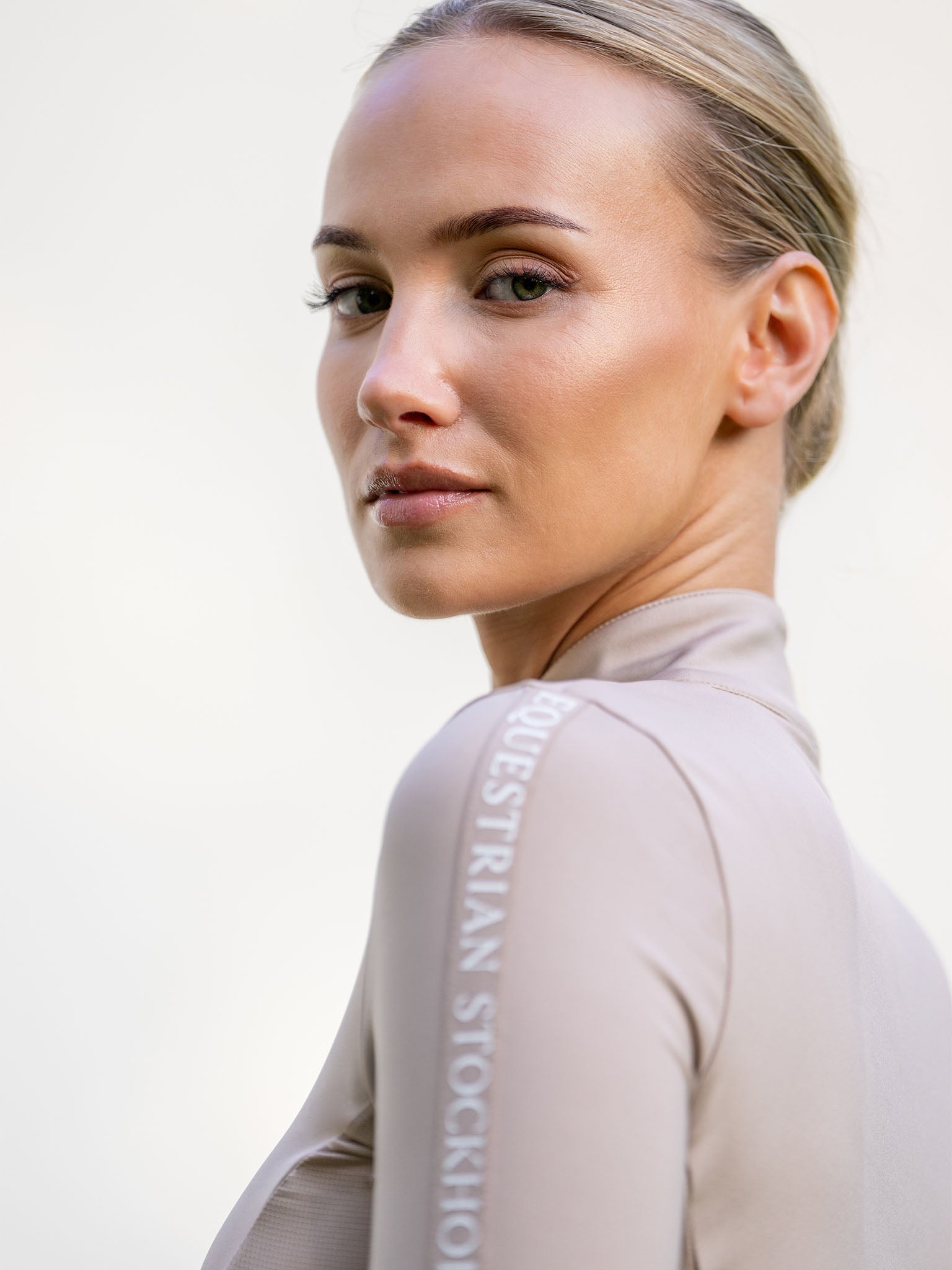 Camiseta técnica Equestrian Stockholm Power Top Sand detalle 5