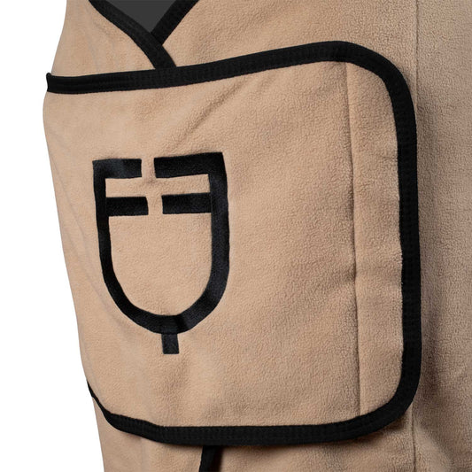 Manta de polar con cierre frontal con solapa Equestro - Beige