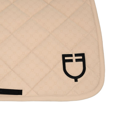 Almohadilla de montar con estampado de monograma de salto Equestro - Oxford Tan (15-1306)/Black