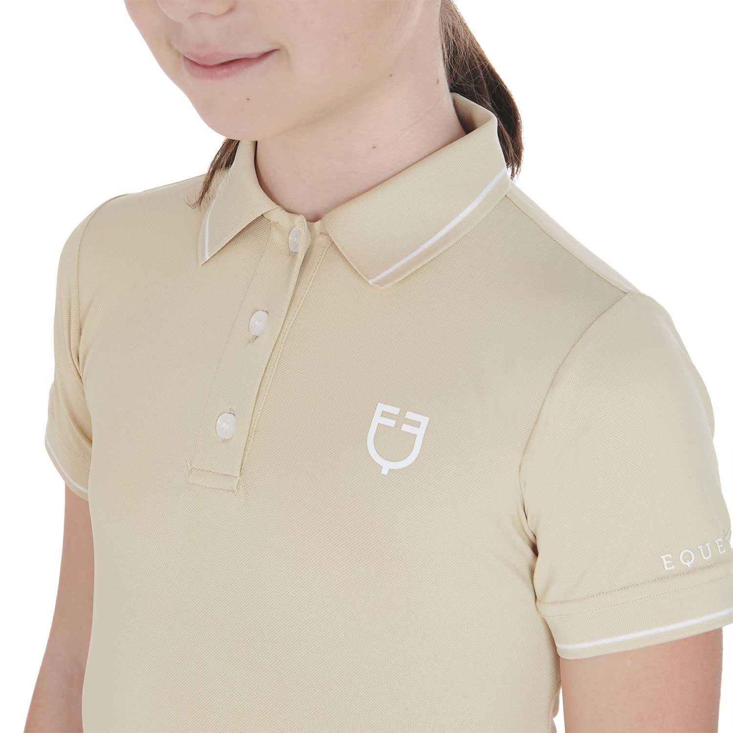 Polo infantil slim fit de tejido técnico antibacteriano Equestro - Beige