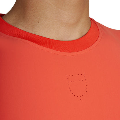 Camiseta de entrenamiento de hombre en tejido técnico con microperforaciones Equestro - Cherry Tomato