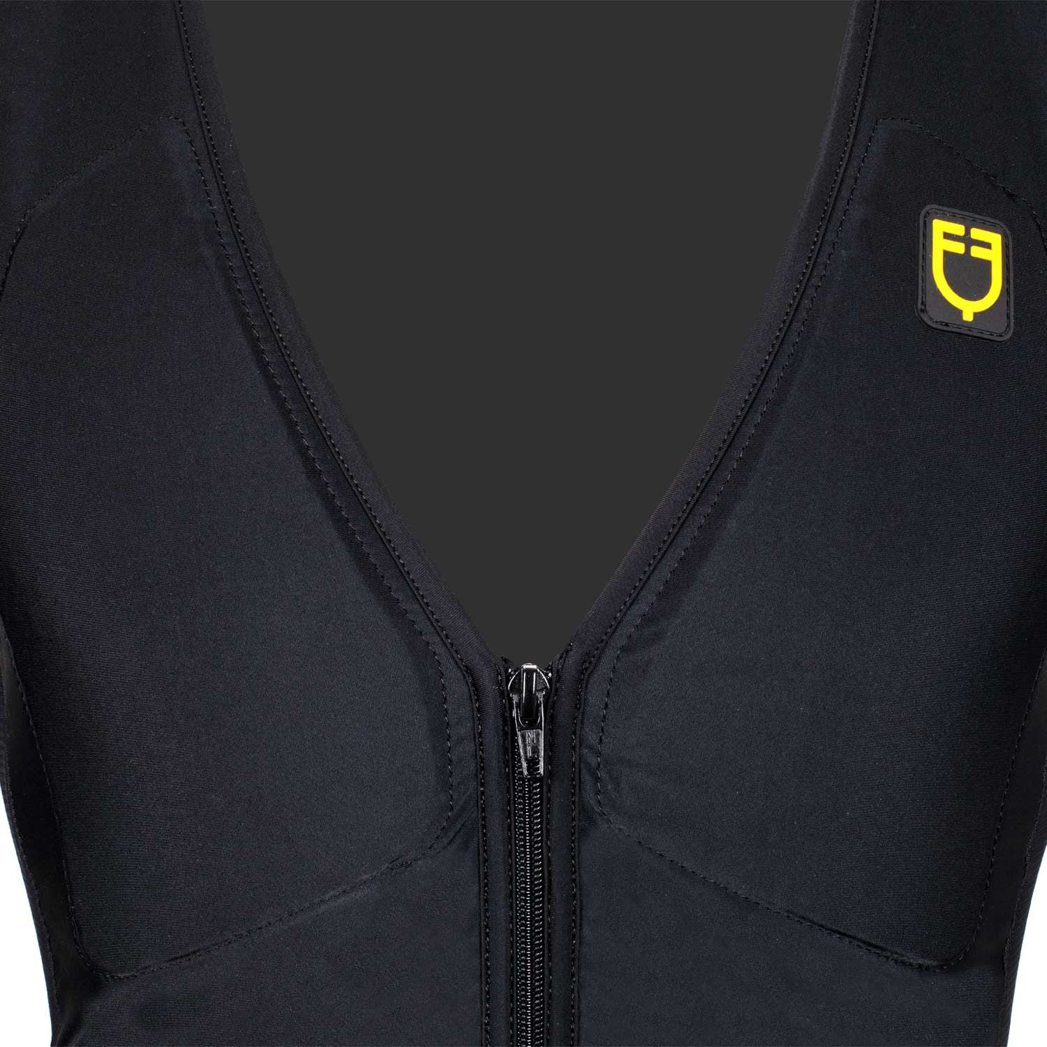 Espaldera nivel 2 unisex con pecho acolchado Equestro - Negro