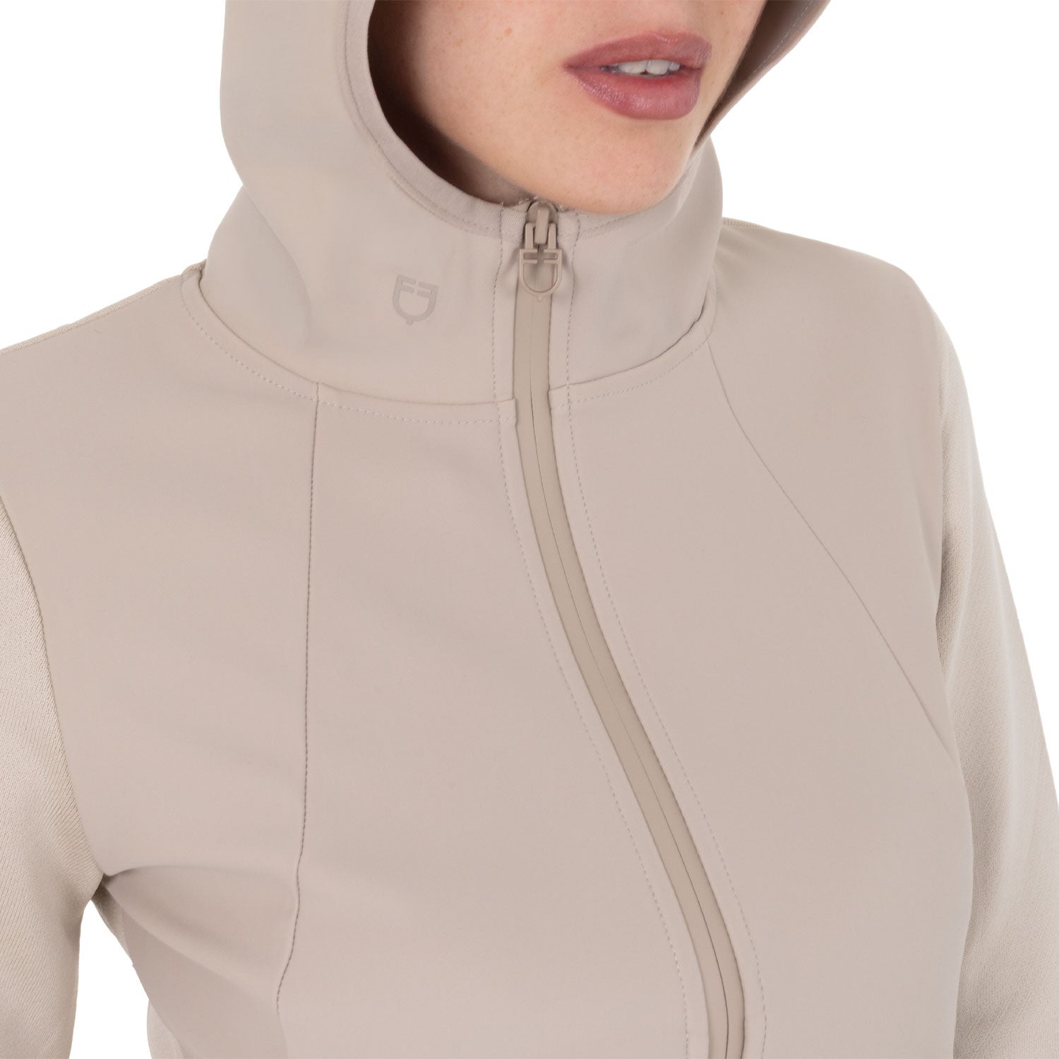 Sudadera técnica de mujer con capucha e insertos de micromalla Equestro - Oxford Tan