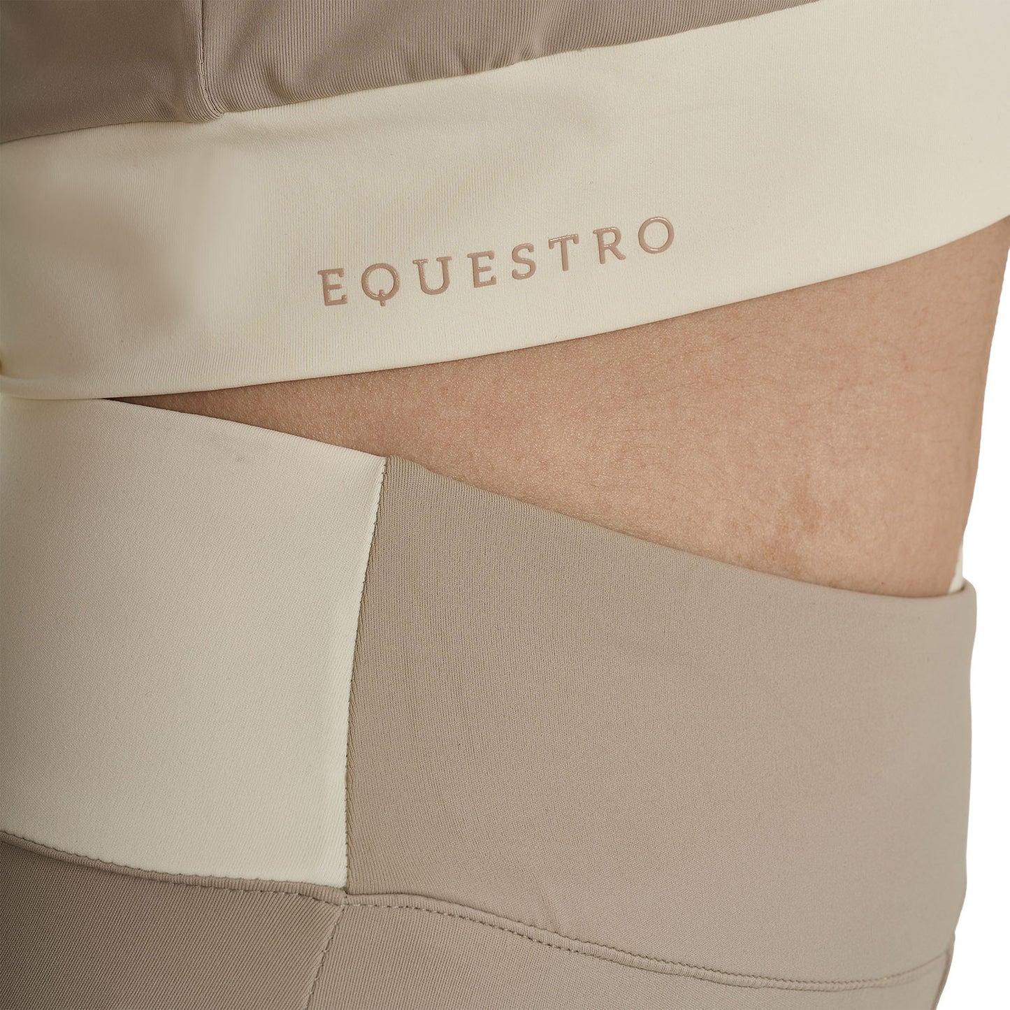 Camiseta crop de mujer en tejido técnico Equestro - Oxford Tan (15-1306)/Antique White