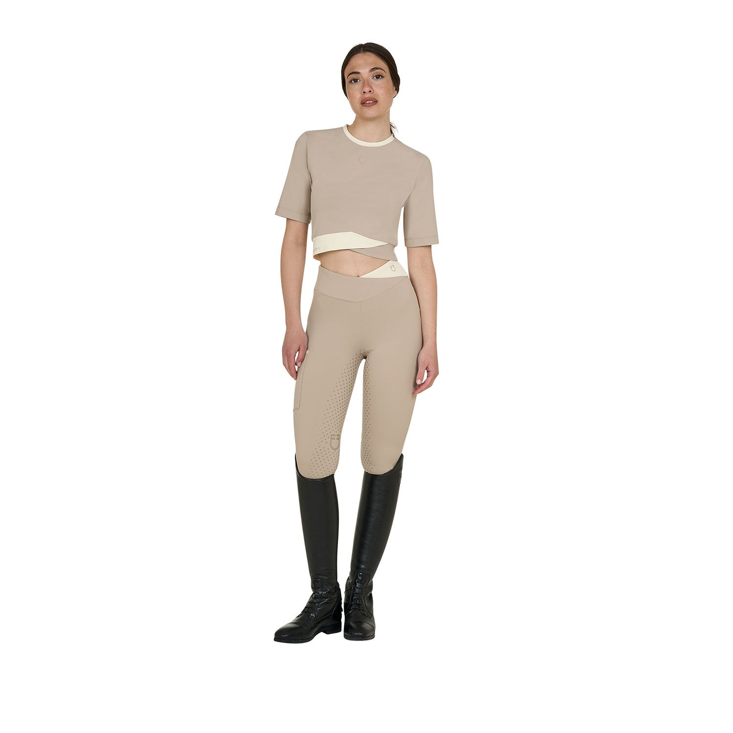 Camiseta crop de mujer en tejido técnico Equestro - Oxford Tan (15-1306)/Antique White