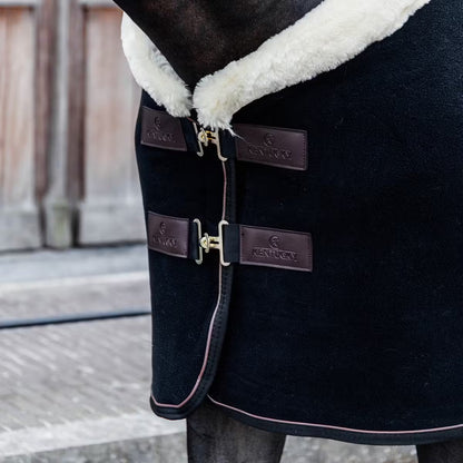 Manta para caballo Kentucky Fleece Rug Show Heavy Black detalle 3